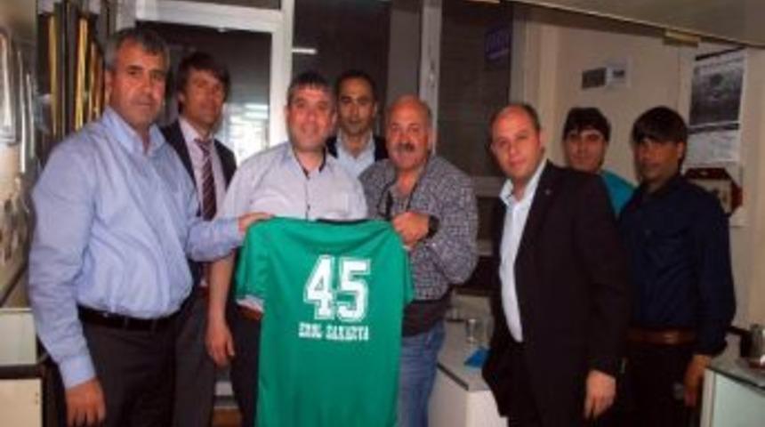 Masterler Derneği, Başkanlara Forma Hediye Etti