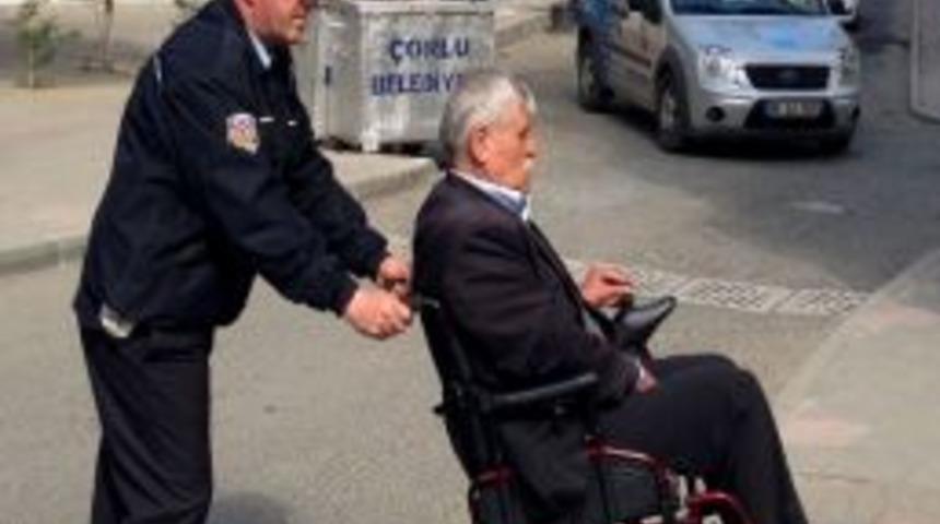 Polis&rsquo;in Yardım Severliği Takdir Topladı