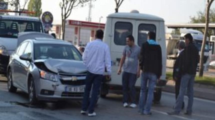 Kayseri&rsquo;de Maddi Hasarlı Trafik Kazası