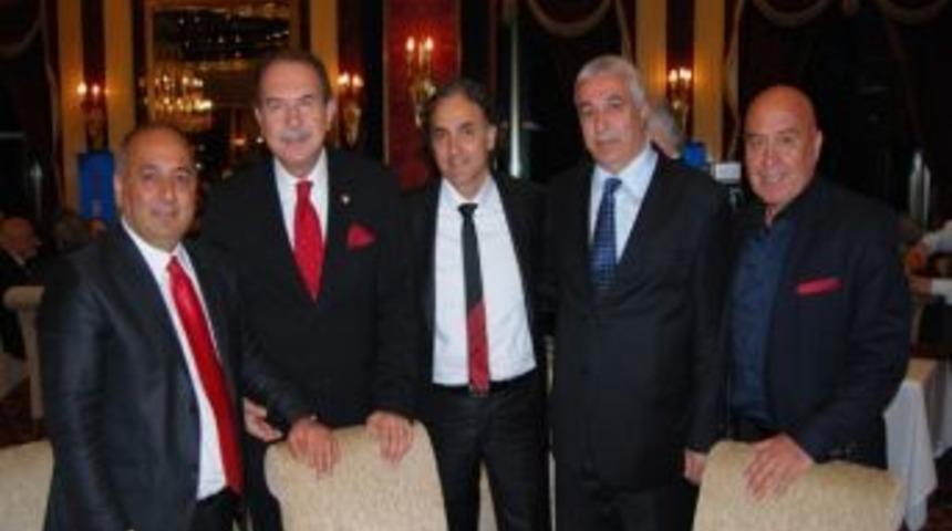 Başkan &Uuml;ras Futbolun Duayenleriyle Bir Araya Geldi