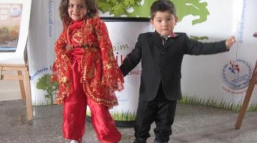 Minik &Ccedil;ocuklar G&ouml;n&uuml;llerince Eğlendi