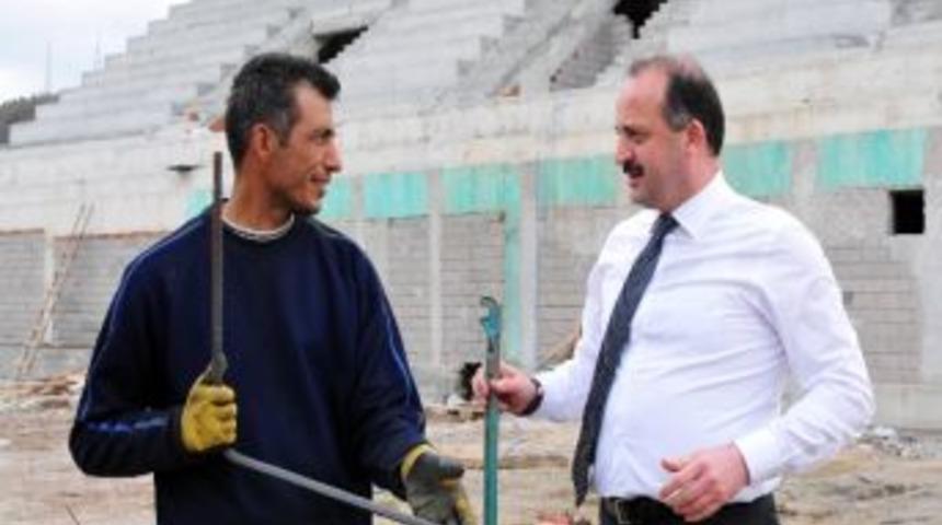 Başkan Akg&uuml;l Stadın Demirini B&uuml;kt&uuml;