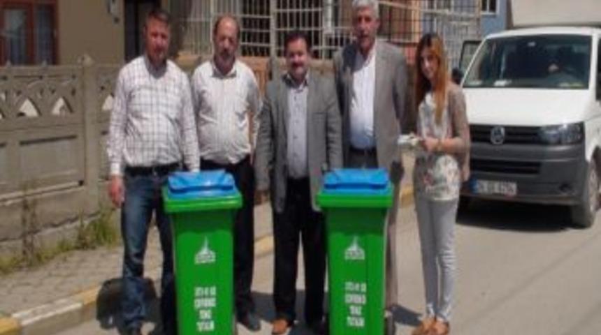 Kartepe'de Plastik &Ccedil;&ouml;p Koteynerleri Dağıtılıyor