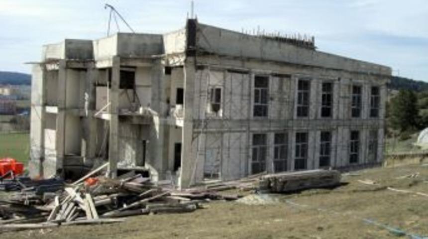 Eflanililer Devlet Hastanesi'nin Acilen Bitirilmesini Istiyor