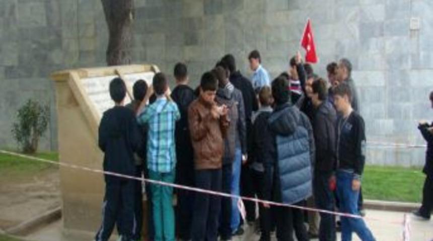 Beyşehir G&ouml;n&uuml;l Koleji &Ccedil;anakkale'ye Vefa Ziyareti Yaptı