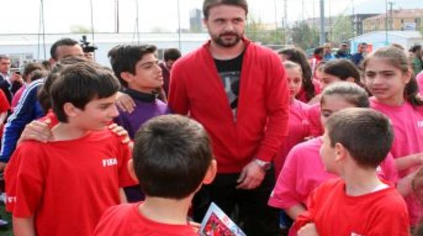 Trabzonsporlu Futbolcular, Grassroots Şenliği'nde &Ccedil;ocuklarla Buluştu