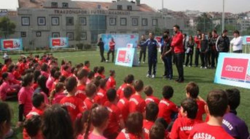 Trabzonspor'da Kaleci Onur Ve Alanzınho 'grassroots Şenliği'ne Katıldı