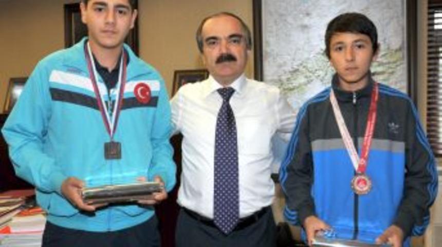 Vali Coş Adana'yı Gururlandıran Karatecileri Kabul Etti