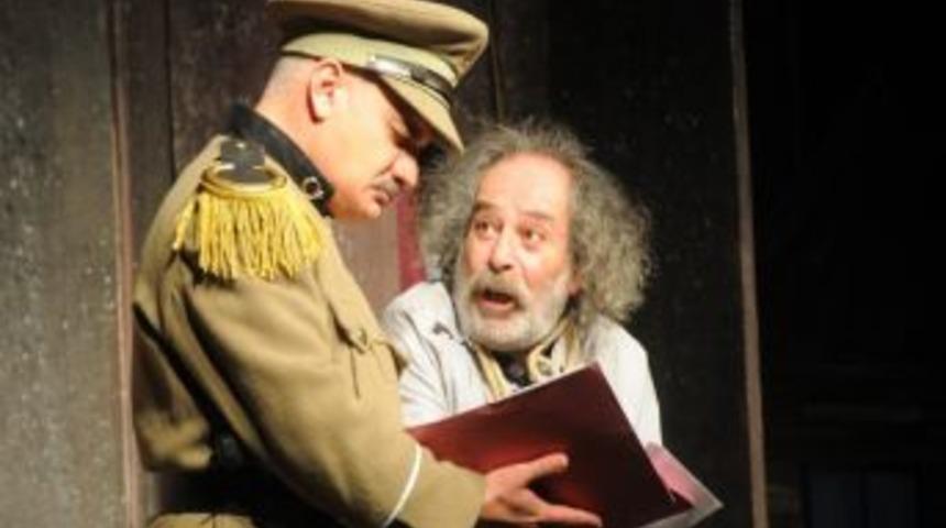 Sanat&ccedil;ılardan Başkan Erg&uuml;n'e &Ouml;vg&uuml;