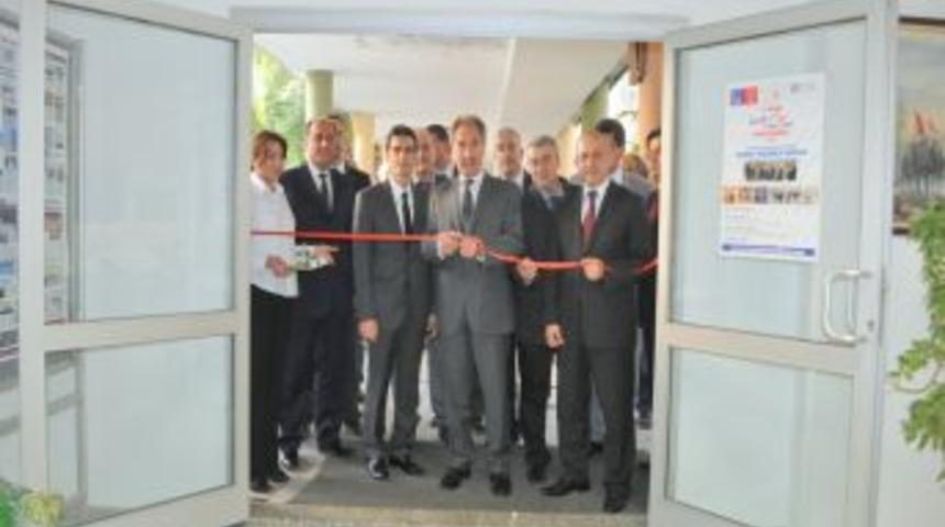 'İzmir&rsquo;in En G&uuml;zel Renkleri', &Ouml;d&uuml;llerini Eski Bakan G&uuml;nay&rsquo;dan Aldı