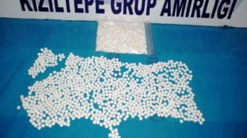 Suriye Uyruklu Iki Kişide 2 Bin Adet Captagon Hap Yakalandı