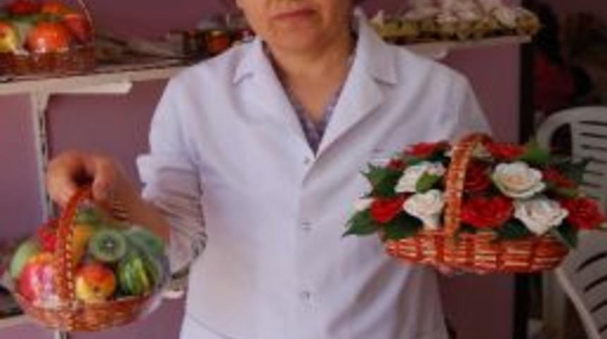 Kimisi Elini Yıkar Kimisi El Emeği Yapar