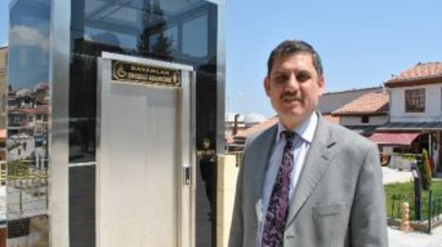 Engelli Kadınlara &Ouml;zel Tuvalet Asans&ouml;r&uuml;