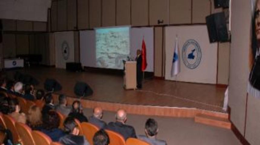 B&uuml; Rekt&ouml;r&uuml; Prof. Dr. Ulu&ccedil;am Van&rsquo;da Hasankeyf&rsquo;i Anlattı