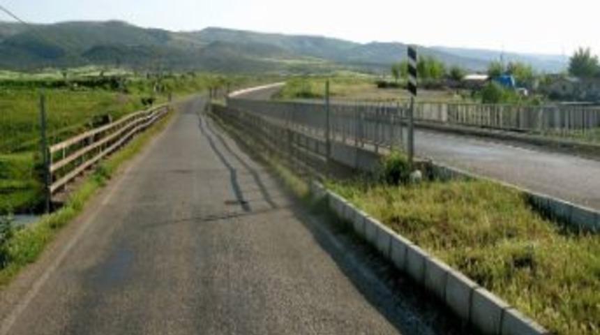 Karasu &Ccedil;ayı K&ouml;pr&uuml;s&uuml; Onarılmayı Bekliyor