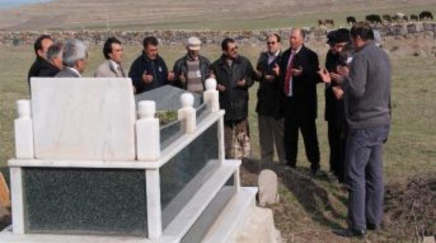 Aşık H&uuml;seyin K&ouml;y&uuml;nde Anıldı