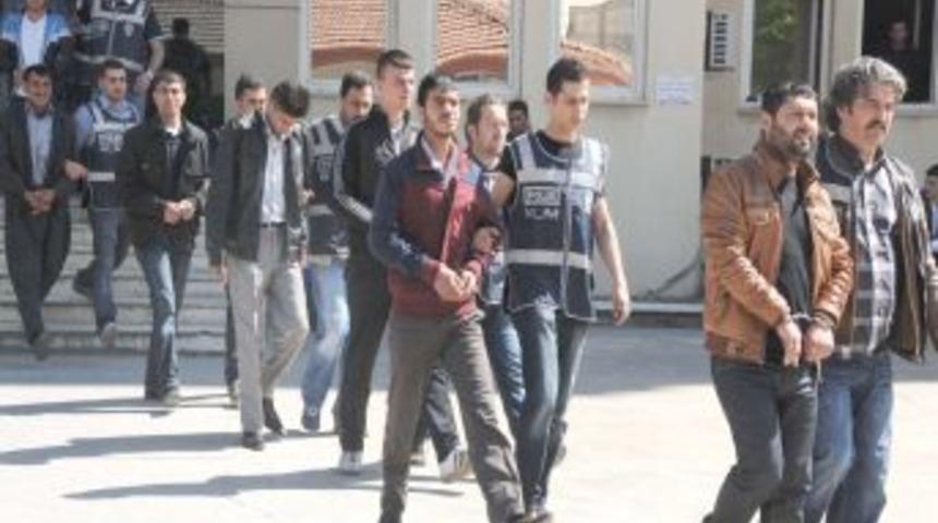 Esrarı &lsquo;şekersiz &Ccedil;ay&rsquo; Diye Isteyen Esrar Satıcıları Polisten Ka&ccedil;amadı