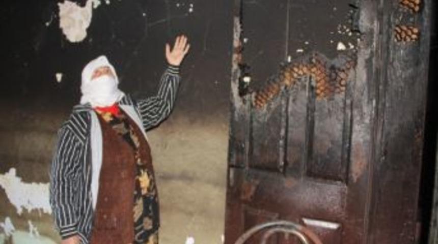 (&ouml;zel Haber) Evi Yanan Yaşlı Kadın Yardım Bekliyor