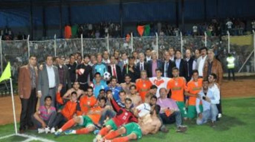 Kozan Belediyespor Bal'a Y&uuml;kseldi