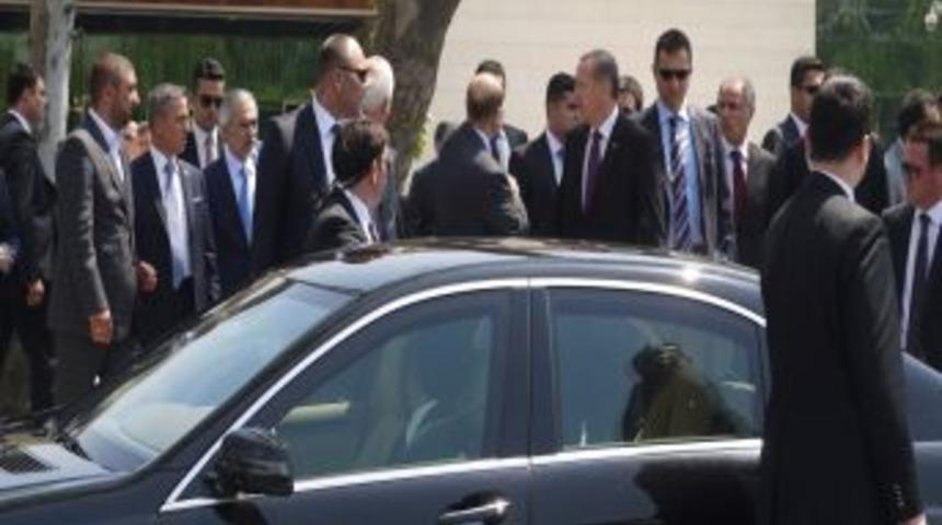 Başbakan Erdoğan, Milli Arşiv Binasını Ziyaret Etti