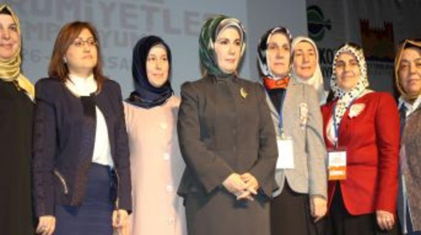 Emine Erdoğan: Kendi &Ccedil;ocuklarımız Kadar D&uuml;nya &Ccedil;ocuklarıyla Da Ilgilenmeliyiz