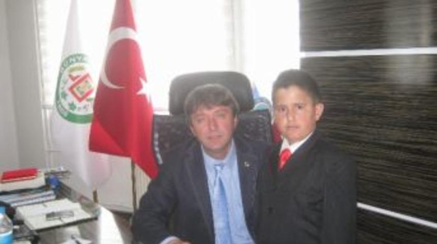 Atat&uuml;rk İlk&ouml;ğretim Okulu &Ouml;ğrencilerinden Başkan &Ouml;zmen&rsquo;e Ziyaret