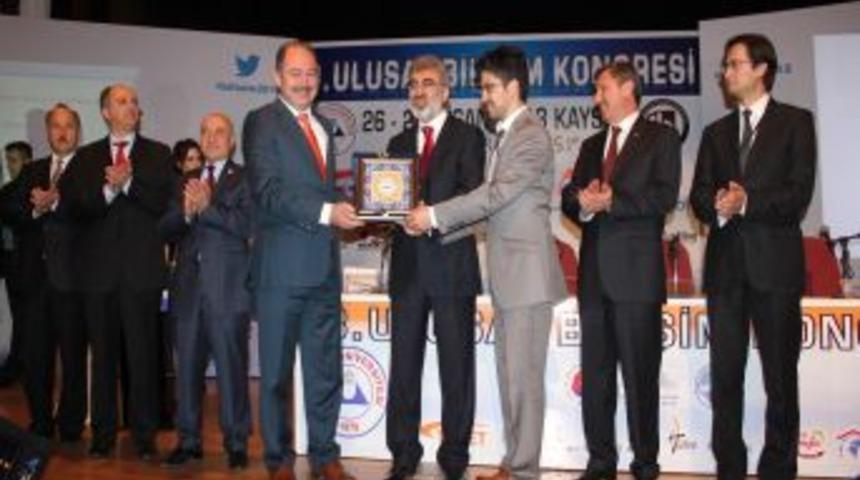 Yıldız: Bilişim Sekt&ouml;r&uuml;n&uuml; Iyi Y&ouml;netiyor Olmalıyız