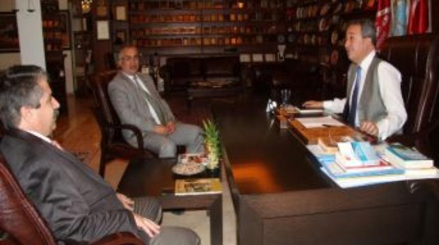 Anadolu &Ouml;ğretmen Lisesi İdarecilerinden &Uuml;nnver&rsquo;e Teşekk&uuml;r Ziyareti