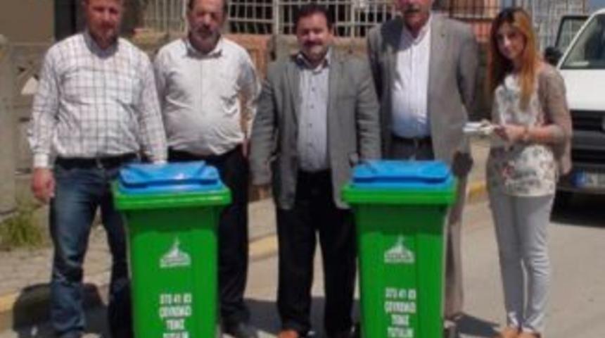 Kartepe’de plastik çöp konteynerleri dağıtılıyor
