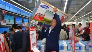 İndirimden Yararlanmak Isteyen Vatandaşlar Geceden Kuyruğa Girdi