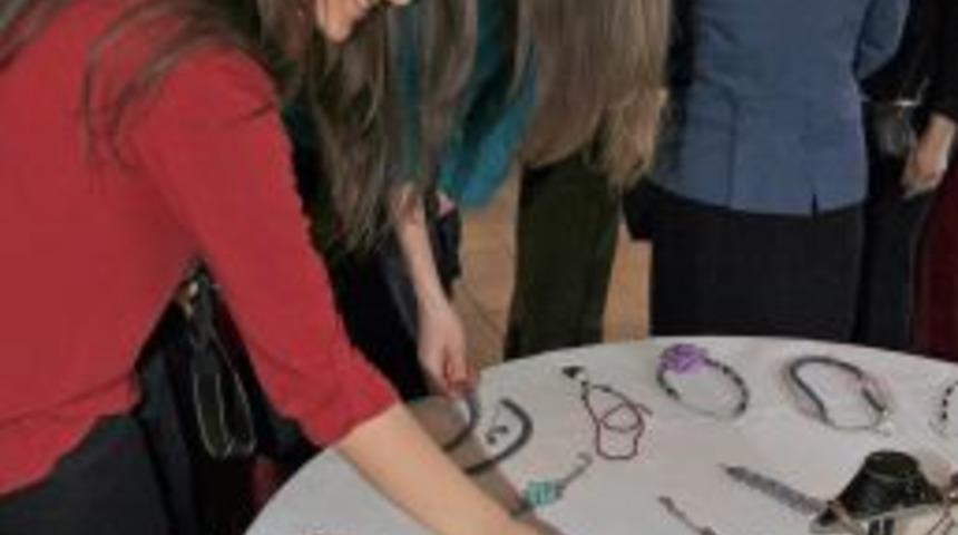 Kadınların El Emeği Takıları G&ouml;r&uuml;c&uuml;ye &Ccedil;ıktı