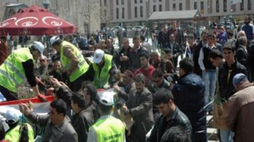 Erzurum&rsquo;da Fidan İzdihamı