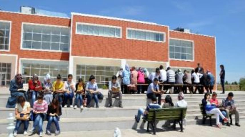 Adıyaman &Uuml;niversitesi&rsquo;nde Kitap Okuma Etkinliği