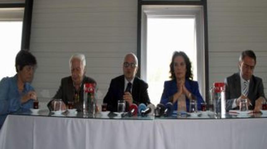 H&uuml;lya Ko&ccedil;yiğit: Sevgi Ve Kardeşlik Dilini Benemsemeliyiz