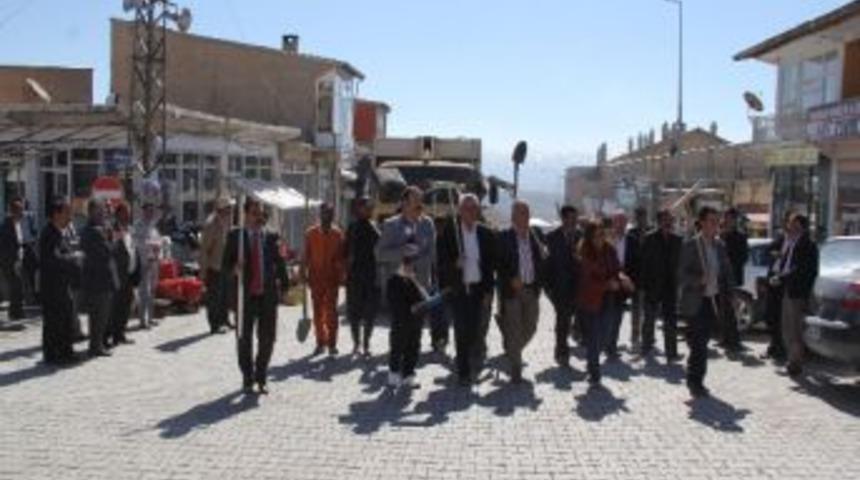 Başkale&rsquo;de &lsquo;il&ccedil;emizi Temizliyoruz&rsquo; Kampanyası