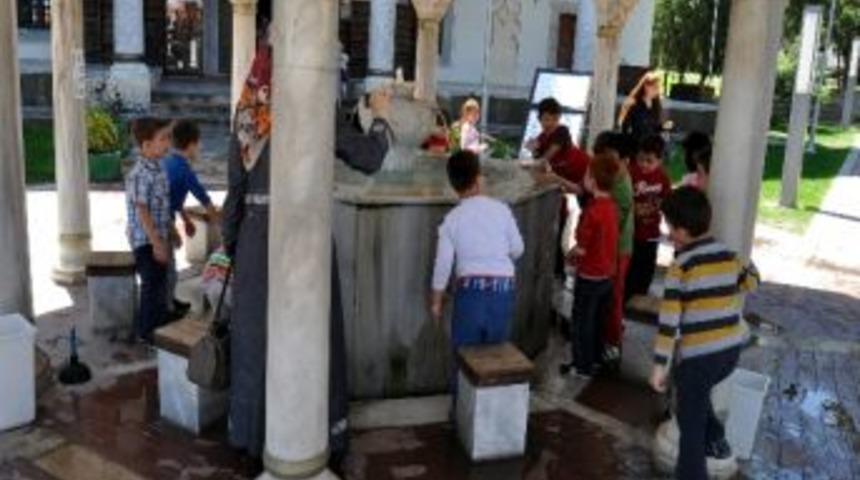 Minikler Tarihi &Ouml;ğreniyor