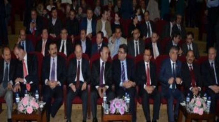 Vali Altıparmak&rsquo;a 'yılın Valisi' &Ouml;d&uuml;l&uuml;