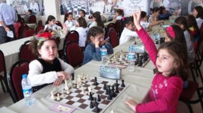 Egemenlik Haftası 9 Yaş Altı Satran&ccedil; Yarışması Yapıldı