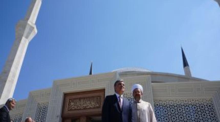 Cumhurbaşkanı G&uuml;l, Cuma Namazı'nı Ahmet Hamdi Akseki Camisi'nde Kıldı