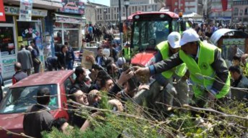 Erzurum&rsquo;da Hz. Muhammed  I&ccedil;in 20 Bin Fidan Dağıtıldı