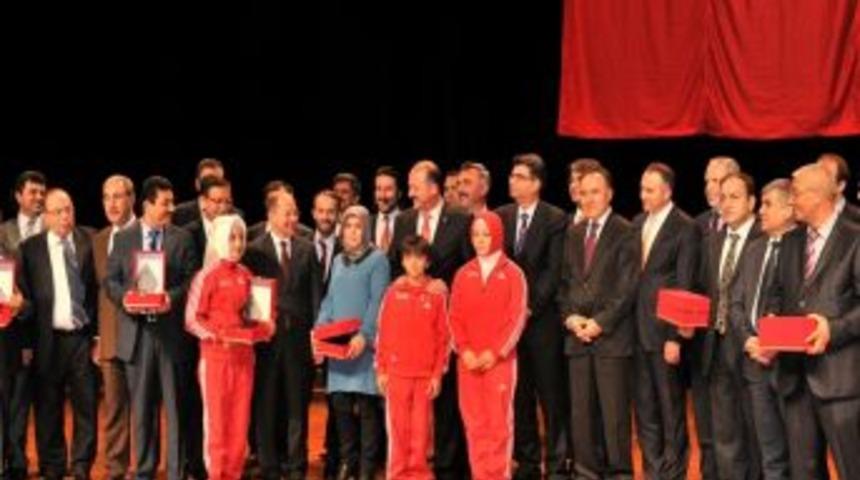 Yılın Valisi Ahmet Altıparmak, Yılın Ajansı Ise Cihan Se&ccedil;ildi