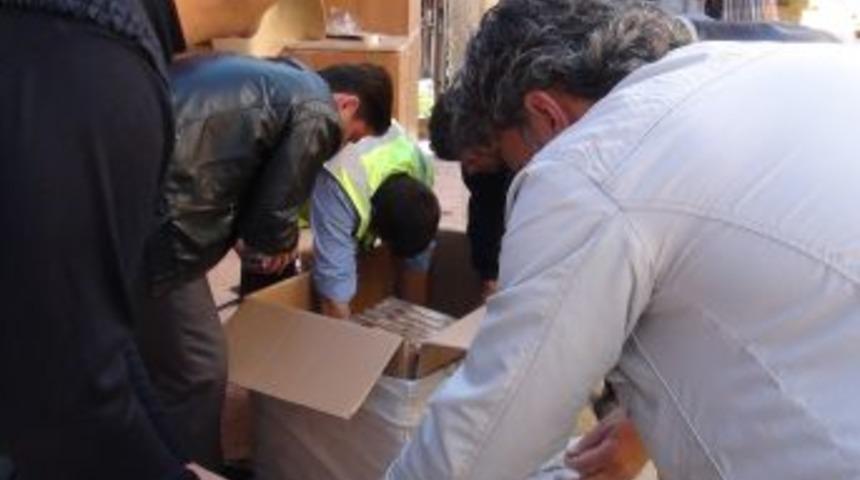 TIR'da Tiş&ouml;rtler Arasında Gizlenmiş G&uuml;mr&uuml;k Ka&ccedil;ağı Sigaralar Ele Ge&ccedil;irildi