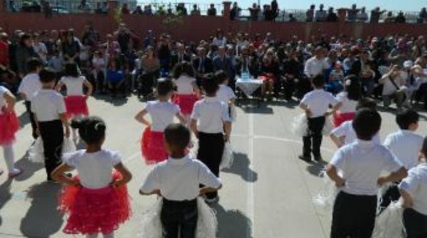 Okullarda 23 Nisan Coşkusu S&uuml;r&uuml;yor