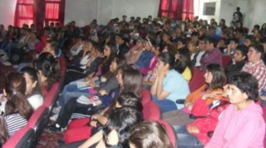 G&ouml;rdesli &Ouml;ğrencilere &ldquo;g&uuml;venli Gen&ccedil;lik, G&uuml;venli Gelecek&rdquo; Konulu Konferans Verildi