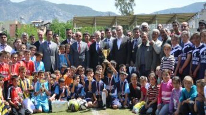 Kozan K&ouml;y Okulları Futbol Turnuvası Sona Erdi