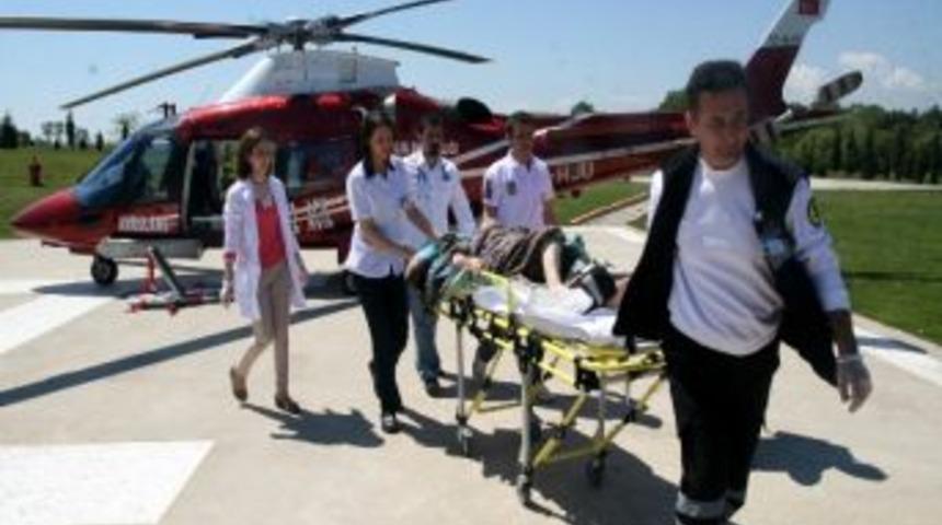 Ambulans Helikopter 72 Yaşındaki Nezire Nine İ&ccedil;in Havalandı