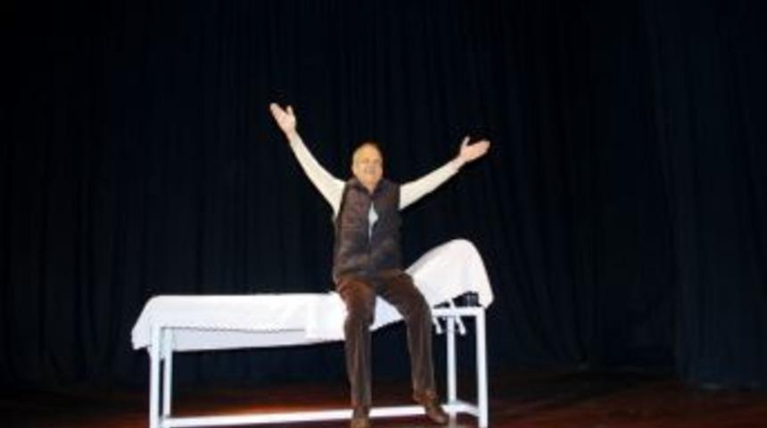 Kanserli Stand Up&rsquo;&ccedil;ıdan Kahkaha Tufanı