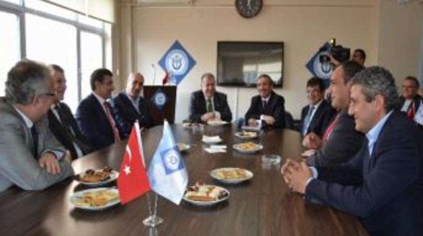 &Uuml;mit &Ouml;zdağ Kayseri Yeni Ufuklar Derneğini Ziyaret Etti