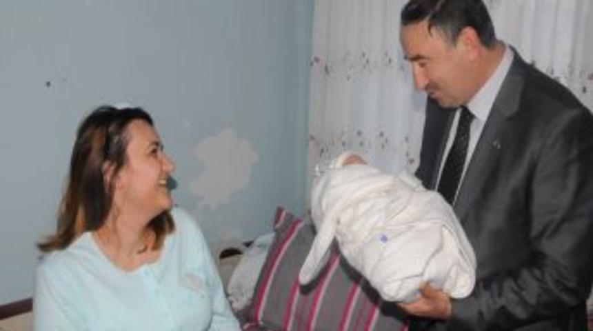 Başkan Kurtulan &lsquo;Ebeler Haftası&rsquo;nı Kutladı