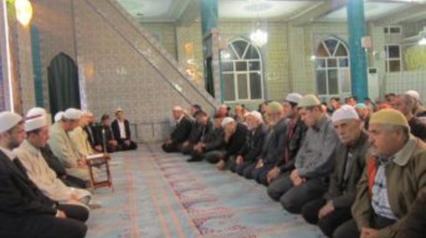 Osmancık, Peygamber Efendimiz'e  63 Milyon Sal&acirc;vat, 1442 Hatim Hediye Etti